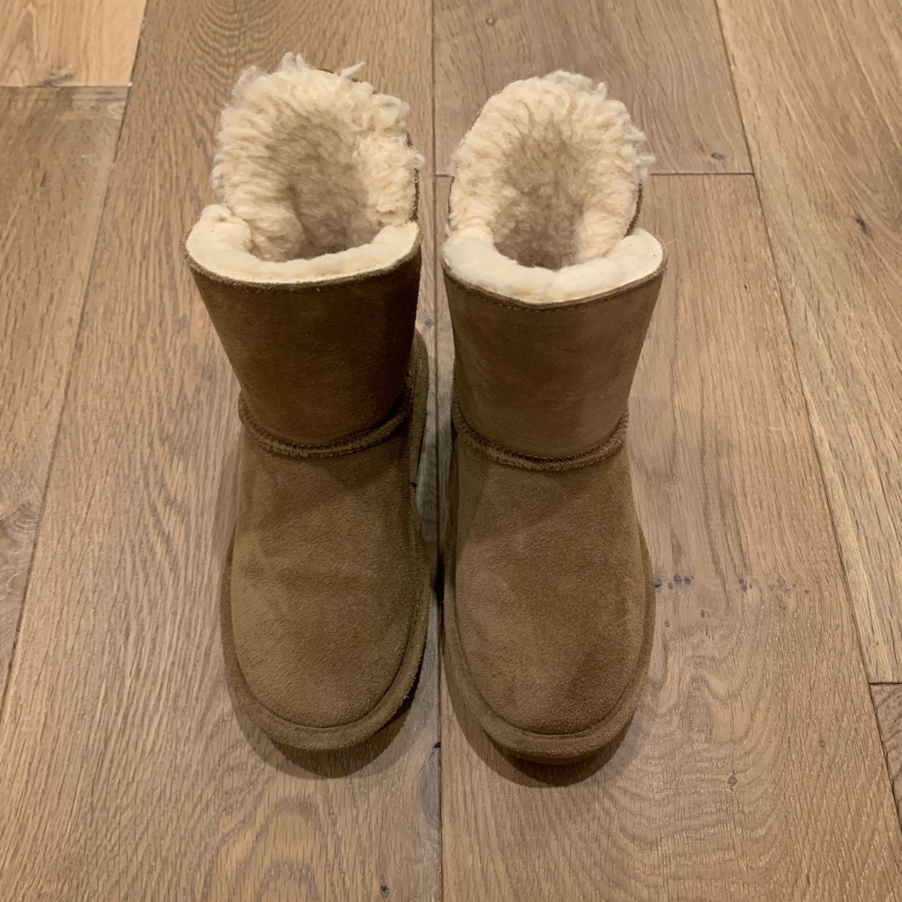 Girls Bearpaw winter boots. Size 13